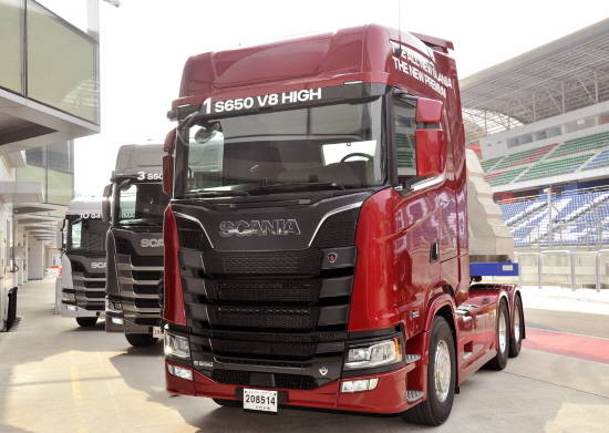 스카니아가 20여년 만에 발표한 프리미엄 차세대 트럭 '올 뉴 스카니아'의 모습. ⓒ 스카니아코리아그룹