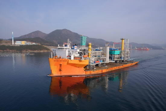 삼성중공업이 건조한 요한 스베드럽 라이저 플랫폼은 6주 간 항해를 거쳐 노르웨이 서부 해상에 도착할 예정이다. ⓒ 삼성중공업