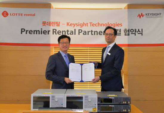 롯데렌탈 일반렌탈부문장 이승연 상무(왼쪽)와 키사이트코리아 최준호 사장(오른쪽). ⓒ 롯데렌탈