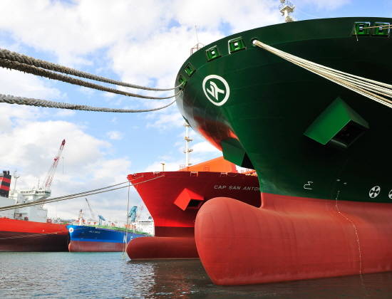 현대중공업이 IoT·자동화 기술을 활용해 3차원 곡면 형상을 가진 선박 외판을 자동 성형하는 '곡 성형 로봇시스템'에 대한 검증작업을 모두 완료했다. ⓒ 현대중공업