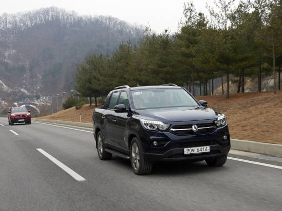 렉스턴 스포츠는 G4 렉스턴의 플래그십 SUV 혈통을 계승했으며, 더 대담하고 강인한 스타일을 가진 오픈형 렉스턴으로 재탄생한 모델이다. ⓒ 쌍용자동차