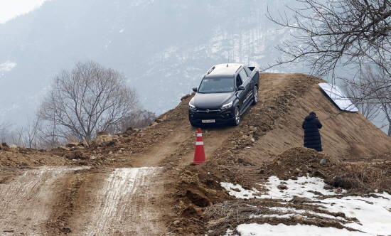 렉스턴 스포츠 차체에는 동급에서 가장 많은 79.2%에 고장력강판을 적용하는 등 첨단소재를 활용함으로써 고강성 확보와 동시에 경량화에 성공했다. ⓒ 쌍용자동차