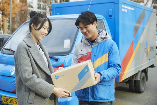 CJ대한통운이 새 학기를 맞은 택배기사 자녀들을 위해 35억원의 학자금을 지원한다. ⓒ CJ대한통운