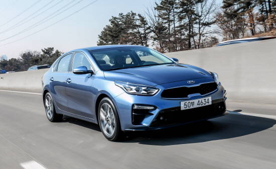 기아차 올 뉴 K3는 '리틀 스팅어'라고 불리는 정도로, 기존 다이나믹한 디자인에 볼륨감과 고급감을 더해 업스케일 다이나믹 세단 이미지를 완성했다. ⓒ 기아자동차