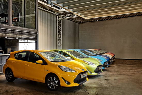 프리우스 C의 하이브리드 배터리를 뒷좌석 하단에 위치시켜 넉넉한 적재공간을 확보했다. ⓒ 토요타 코리아