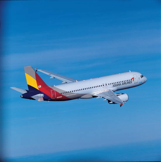 아시아나항공이 인천발 국제선을 이용하는 동남권 지역 탑승객의 편리함을 돕기 위해 부산~인천 구간에 운영하던 환승전용 내항기를 증편한다. ⓒ 아시아나항공