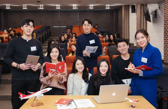 티웨이항공의 신입 객실승무원들이 입사 교육과정에 입문했다. ⓒ 티웨이항공