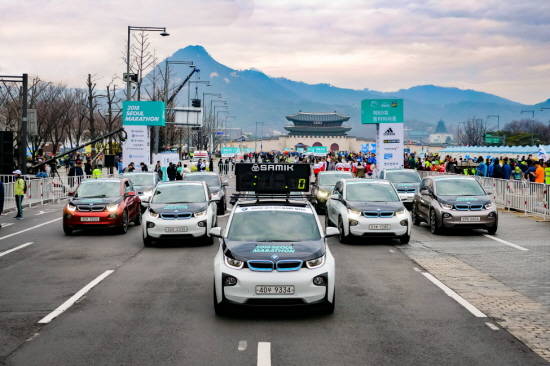 2018 서울국제마라톤에 대회 운영 차량으로 친환경 순수 전기차 BMW i3가 지원됐다, ⓒ BMW 그룹 코리아