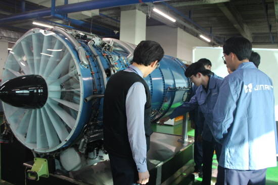 진에어는 2018년 첫 공채 신입 정비사 36명 대상으로 직무 교육 프로그램을 진행했다. ⓒ 진에어