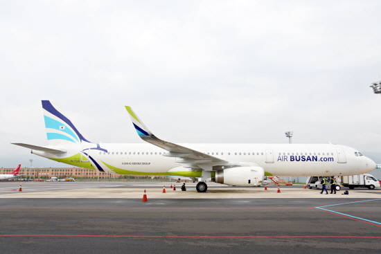 에어부산이 부산~후쿠오카 노선을 매일 4회 왕복에서 5회 왕복으로 늘려 운항한다. ⓒ 에어부산