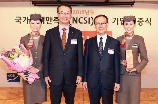 아시아나항공이 국가고객만족도 조사에서 국내 및 국제 항공부문 1위를 수상했다. ⓒ 아시아나항공