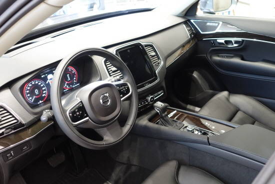 XC90 T6 모멘텀 5인승 모델은 가족을 위한 최고 수준의 안전과 편의사양을 대거 기본 적용했다. = 노병우 기자