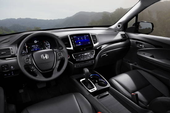 탑승자 사용편의성을 극대화한 뉴 파일럿 실내는 보다 넓어진 공간과 더불어 가족 친화적인 인테리어를 자랑한다. ⓒ 혼다코리아