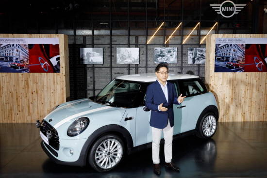 MINI가 브랜드 리뉴얼을 발표하는 '2018 MINI 브랜드 데이'를 진행 중이다. ⓒ MINI