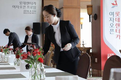 CJ프레시웨이 롯데스카이힐 제주CC점 직원들. ⓒ CJ프레시웨이