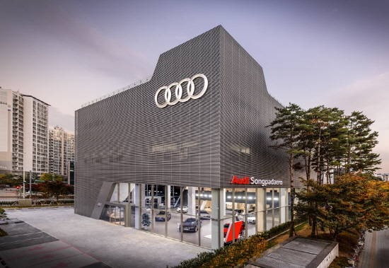 코오롱아우토가 아우디 송파대로 전시장을 확장 이전하고 서비스센터를 신규 오픈했다. ⓒ 아우디 코리아