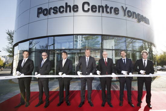 포르쉐코리아가 '포르쉐 센터 용산'의 공식 오픈을 기념하는 그랜드 오프닝 행사를 개최했다. ⓒ 포르쉐코리아