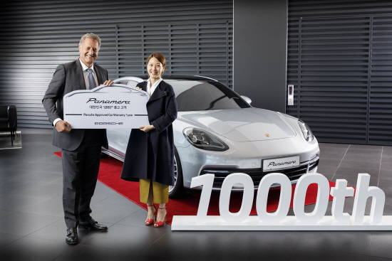 포르쉐코리아가 국내 1000번째 파나메라 출고를 기념하는 세리머니를 진행했다. ⓒ 포르쉐코리아