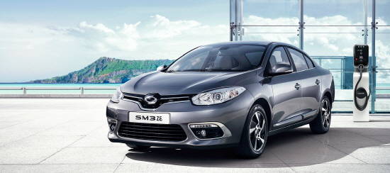 '글로벌 전기차 리더' 르노 기술력과 노하우가 집약된 르노삼성 SM3 Z.E.는 1회 충전 주행거리가 213㎞이며, 또 다섯 명이 편안하게 탈 수 있는 중형차 수준의 넓은 실내 공간까지 갖췄다. ⓒ 르노삼성자동차