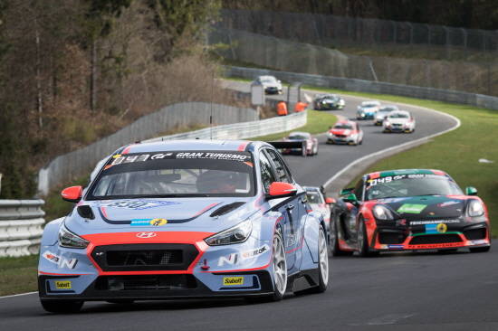 15일(현지시각) 독일 뉘르부르크링 서킷에서 열린 6시간 예선전에 출전한 현대차 'i30 N TCR' 모습. ⓒ 현대자동차