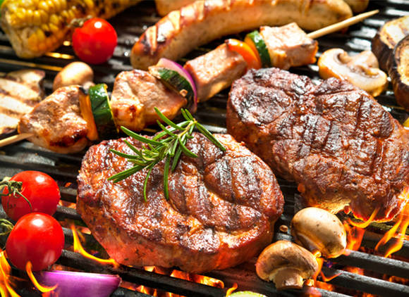 아난티 코브 맥퀸즈 레스토랑의 풀사이드 디너 BBQ. ⓒ 아난티 코브