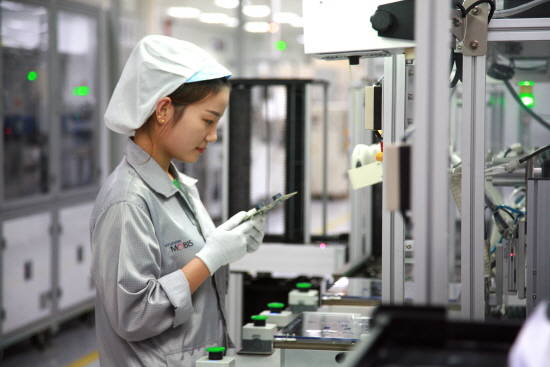 프리미엄 사운드 시스템과 헤드업 디스플레이(HUD)를 생산할 현대모비스 중국 천지 현지공장 모습. ⓒ 현대모비스