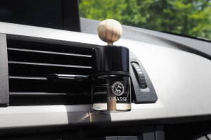 불스원이 세련되고 고급스런 디자인에 편리함을 더한 프리미엄 자동차 방향제 '그라스 통풍구 디퓨저' 4종을 출시했다. ⓒ 불스원