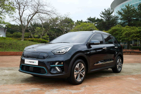 기아차 니로는 영국 오토 익스프레스 '2018 Best Small SUV'에 꼽히며 탁월한 실용성과 경제성을 입증 받았다. 사진은 올 하반기 유럽시장에 출시될 니로EV. ⓒ 기아자동차