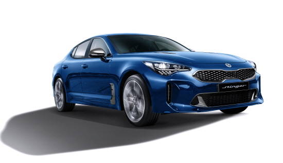 기아차가 디자인 고급화와 고급사양의 확대적용을 통해 고급감을 크게 높인 2019년형 스팅어를 출시했다. ⓒ 기아자동차