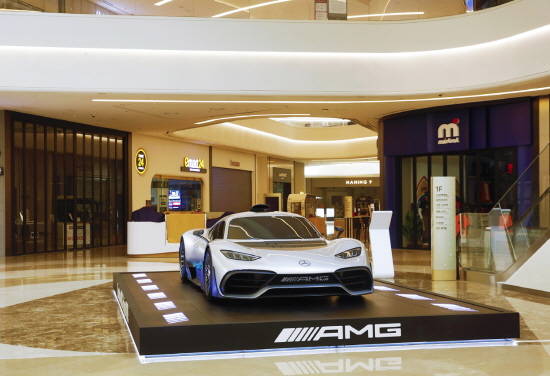 메르세데스-AMG 프로젝트 원이 스타필드 하남에 전시돼 있는 모습. ⓒ 메르세데스-벤츠 코리아
