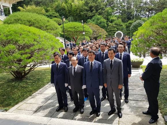 15일 7대 지방선거 부산지역 당선자들이 단체 참배를 위해 충렬사를 찾았다. 우측 첫번째가 홍순헌 해운대구청장 당선인. ⓒ 홍순헌 당선자캠프