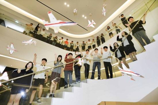 2018년도 '경기꿈의대학' 1학기 강의 중 하나인 '유도무기와 비행원리의 이해' 강의 현장. ⓒ 한화그룹