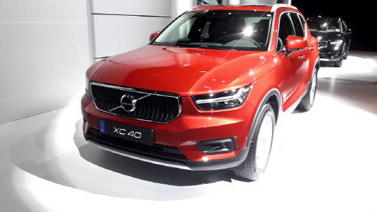 '스웨디시 미니멀리스트'를 표방하는 XC40은과장되고 화려한 라인과 볼륨을 드러내는 대신 기능성과 심플함, 깔끔한 라인 조화에 집중한 디자인을 완성했다. = 전훈식 기자
