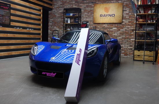 레이노 코리아가 전면유리 보호 성능을 갖춘 크리스탈 쉴드 프로텍션 필름을 출시했다. ⓒ 레이노 코리아