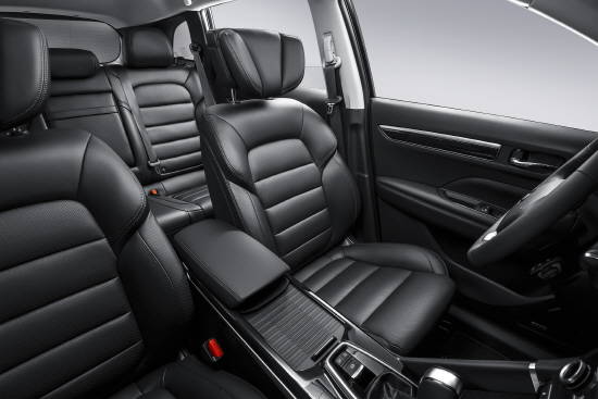 르노삼성이 최근 출시한 2019년형 QM6 GDe에는 최고급 트림 'RE 시그니쳐'를 신설해 가솔린 SUV 선택 폭을 한 번 더 넓혔다. 사진은 2019년형 QM6 프리미엄 인테리어 패키지. ⓒ 르노삼성자동차