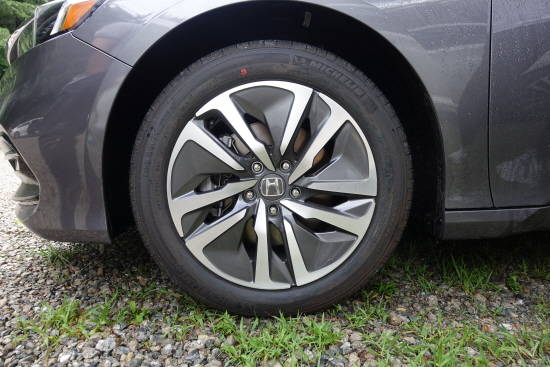 하이브리드 전용 17인치 알로이 휠. = 노병우 기자