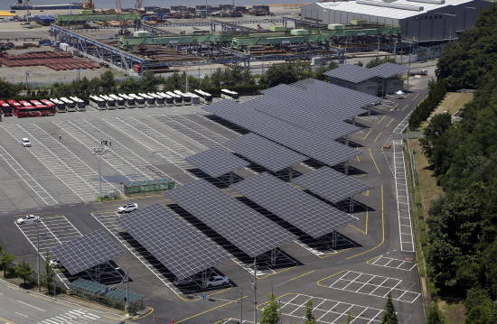 두산중공업 정문 주차장 태양광+ESS 발전소 전경. ⓒ 두산중공업