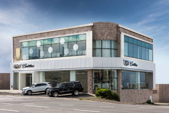 캐딜락이 브랜드 최초로 제주 지역에 신규 전시장을 오픈했다. ⓒ GM코리아