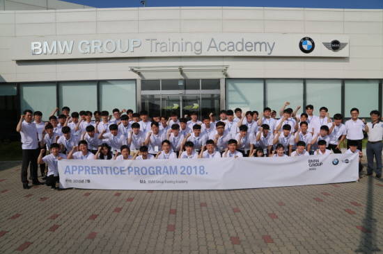 BMW 어프렌티스 프로그램 15기 단체사진. ⓒ BMW 그룹 코리아