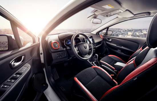 소비자 트렌드가 그대로 반영된 인테리어는 곳곳에 빨간 포인트를 가미해 개성 넘치는 공간으로 재탄생했다. ⓒ 르노삼성