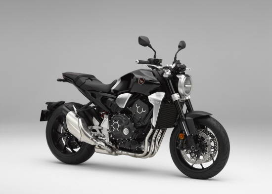 2018년형 CB1000R은 클래식함과 미래지향적 감성이 공존하는 디자인을 완성하고, 모든 부분에서 최첨단 사양을 갖춘 스포츠 로드스터로 재탄생했다. ⓒ 혼다코리아