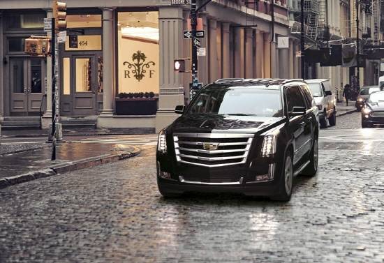 15년간 초대형 럭셔리 SUV 시장 '선두주자'로 우뚝 선 캐딜락 에스컬레이드가 탄생 20주년을 맞이했다. ⓒ GM코리아