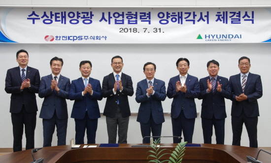 전남 나주시 한전KPS 본사에서 열린 현대중공업그린에너지와 한전KPS MOU 체결식 장면. 사진 중앙 왼쪽 강철호 현대중공업그린에너지 대표, 오른쪽 김범년 한전KPS 대표. ⓒ 현대중공업