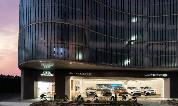 재규어 랜드로버 코리아가 경기도 화성시에 위치한 동탄 신도시에 재규어 랜드로버 3번째 부티크를 오픈했다. ⓒ 재규어 랜드로버 코리아