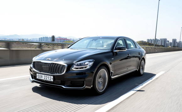 K9은 지난 2012년 1세대 모델 출시 이후 처음으로 4개월 연속 월간 판매 1000대를 넘어서며 판매를 이끌었다. ⓒ 기아자동차