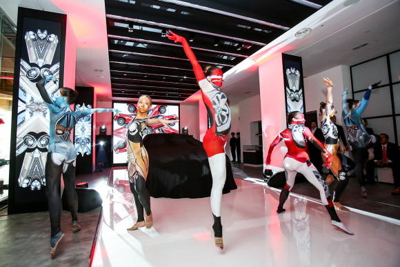 캐딜락 하우스 서울 재오픈 기념 축하공연의 한 장면. ⓒ 캐딜락코리아