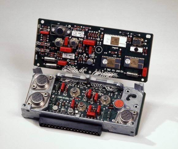 다임러-벤츠와 보쉬가 개발한 ABS의 전자 제어 유닛. ⓒ 메르세데스-벤츠 코리아