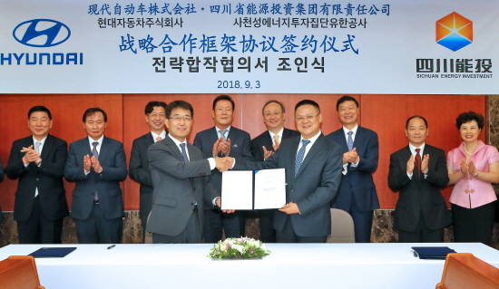 현대차가 3일 중국 상용차 경쟁력 강화를 위해 중국 사천성 대표 국유기업 '사천성에너지투자그룹'과 전략합작협의서를 체결했다. ⓒ 현대자동차