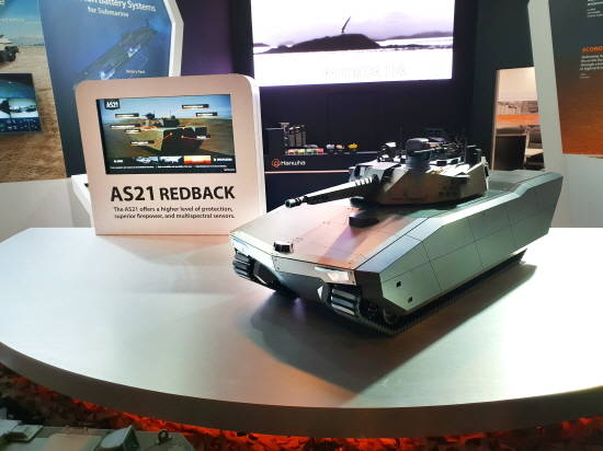 'AS 21 레드백 장갑차'는 한국 군에서 검증된 K21 보병전투장갑차 차체를 기반으로 방호력, 화력 성능 등을 높인 미래형 궤도장갑차다. ⓒ 한화