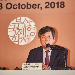 기자회견하는 이용관 부산국제영화제 이사장. ⓒ 뉴스1